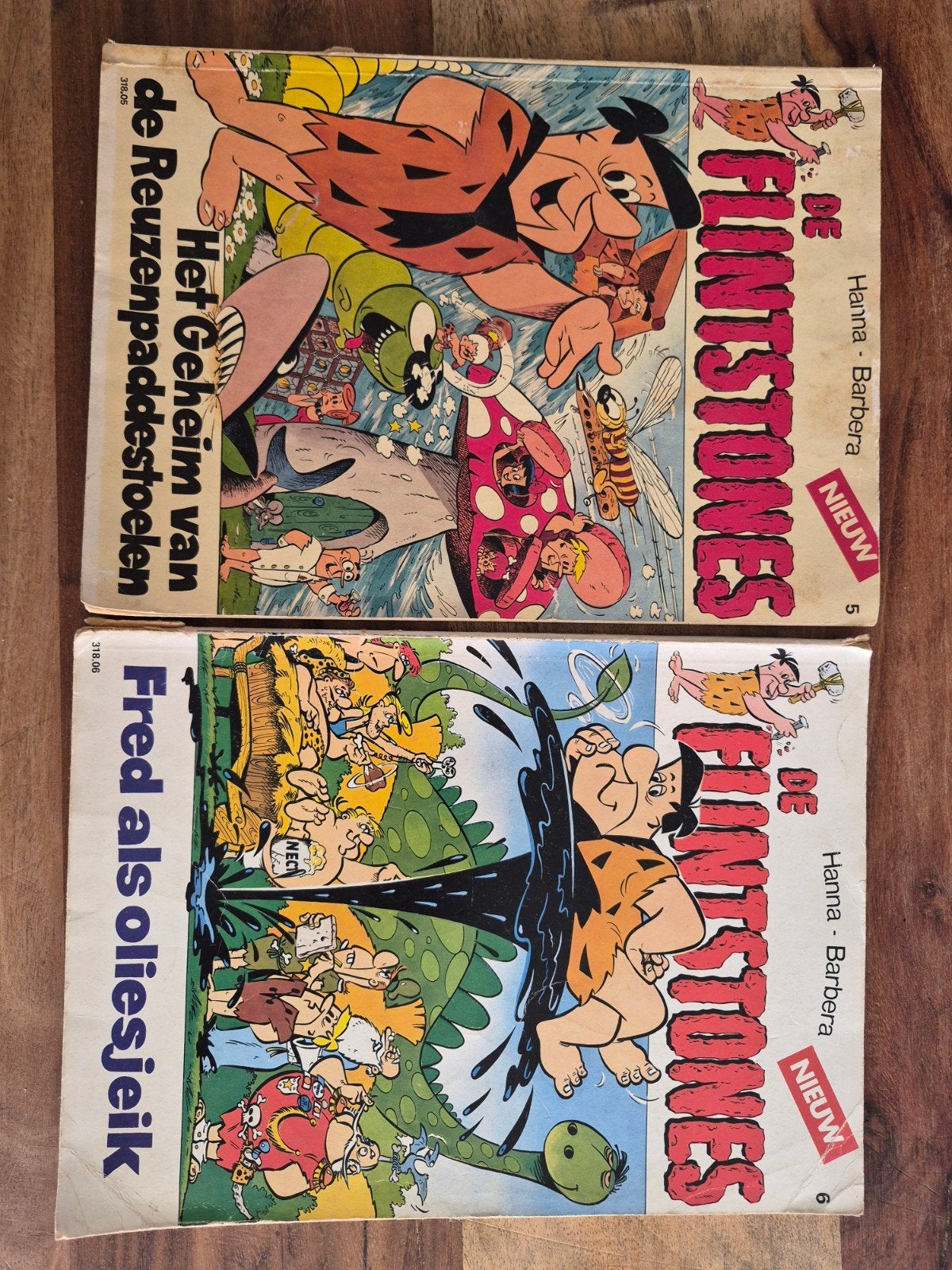 2 oude stripboeken van de Flintstones, Boeken, Stripboeken, Gelezen, Hanna barbera, Ophalen of Verzenden, Meerdere stripboeken