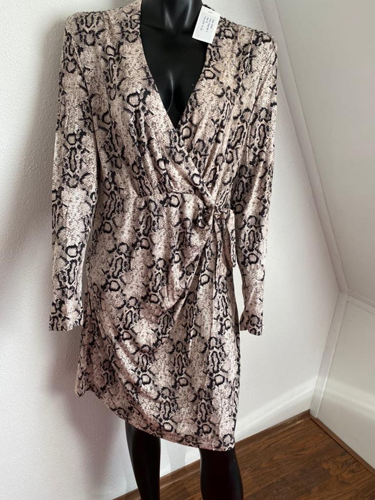 Nieuwe Leon wikkeljurk met slangenprint, Kleding | Dames, Maat 38/40 (M), Beige, Nieuw, Ophalen of Verzenden