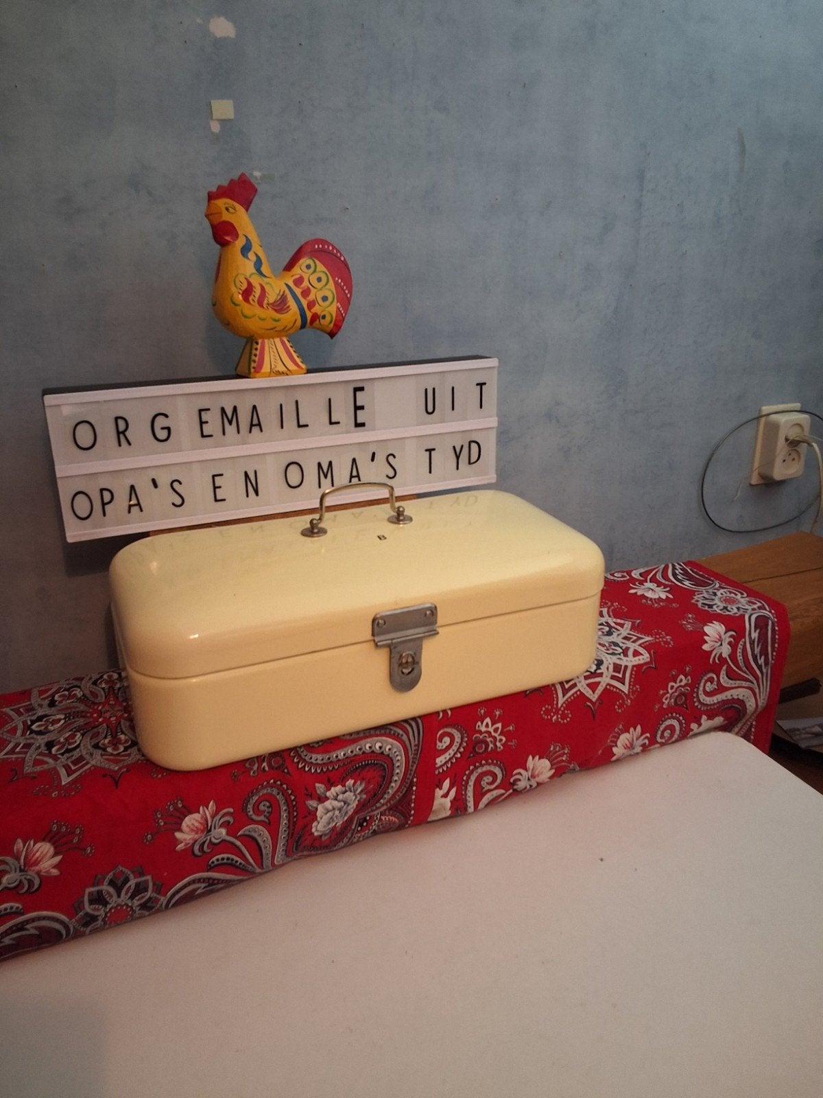 Mooie zachtgele orgn. EMAILLE BROODTROMMEL  3 foto's, Antiek en Kunst, Ophalen of Verzenden