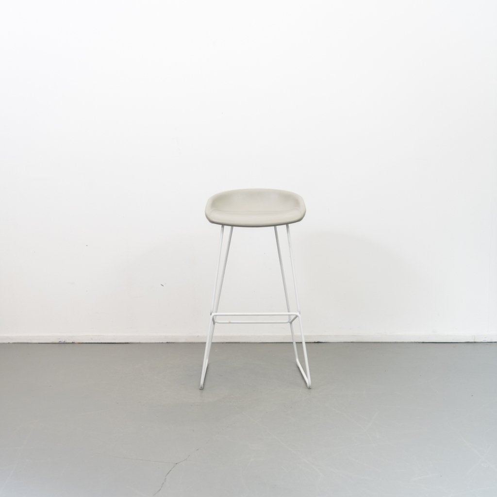 5 Hay about a Stool AAS38 barkruk 75 cm Grijs Leer, Huis en Inrichting, Barkrukken, Niet ingevuld, Niet ingevuld, Zo goed als nieuw