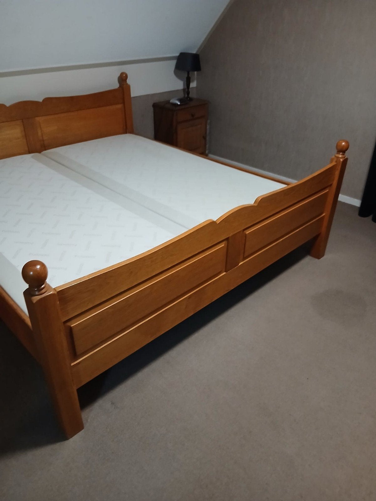 Massief eiken bed 180x200 cm met landelijke stijl, Ophalen, Gebruikt, Tweepersoons, 180 cm