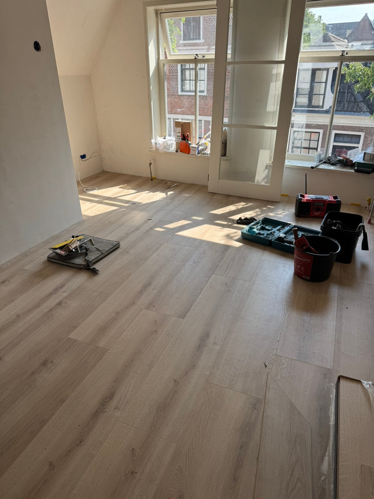 klusjesman voor de kleine klussen  in huis en tuin ., Bestrating