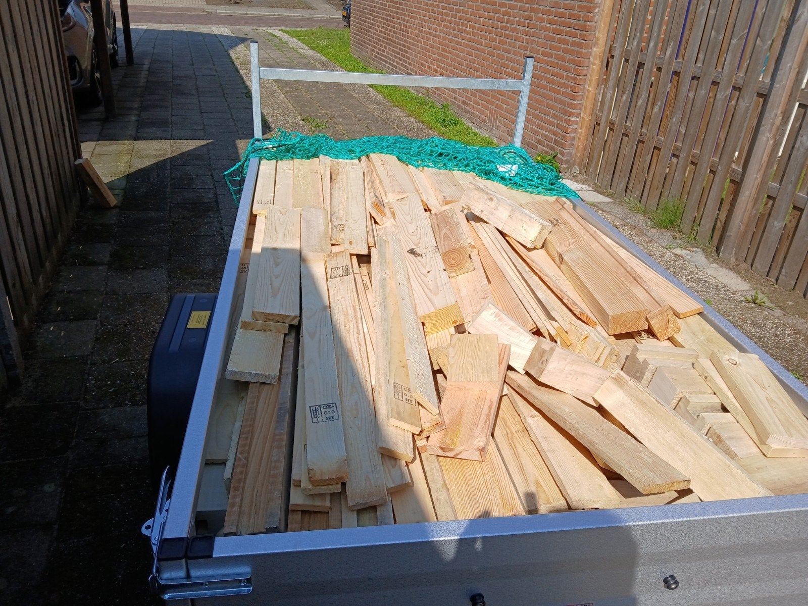Aanhanger vol brandhout (resthout), 3 tot 6 m³, Ophalen of Verzenden, Overige houtsoorten, Blokken