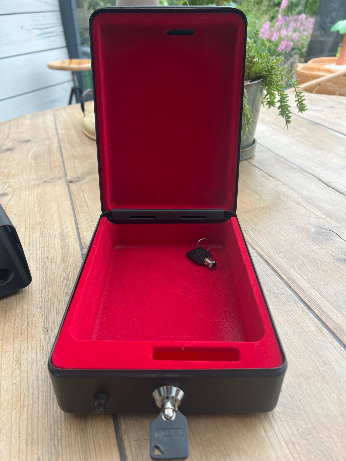 Compacte Kluis voor in de caravan, Ophalen of Verzenden, Gebruikt, Brandkast