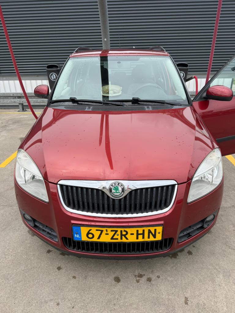 Skoda Fabia 1.6 16V 77KW Combi AUT 2008 Rood, 450 kg, 4 cilinders, 49 €/maand, Origineel Nederlands