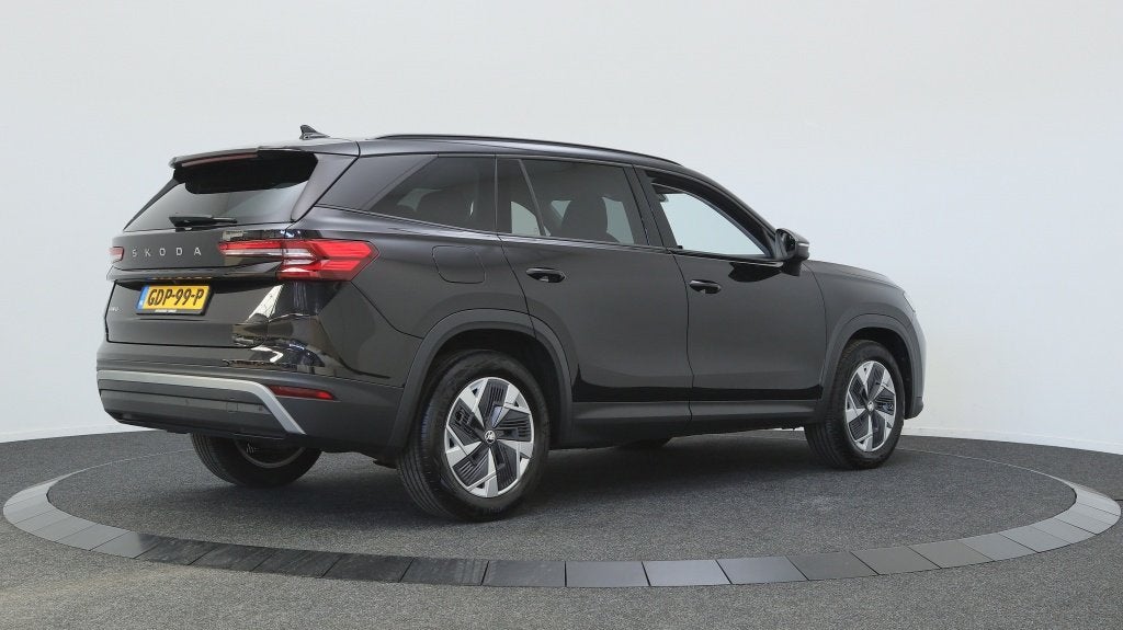Skoda Kodiaq 1.5 TSI MHEV DSG7 Business Edition | Stoelverwa, Auto's, 12 maanden, Stof, 4 cilinders, Zwart
