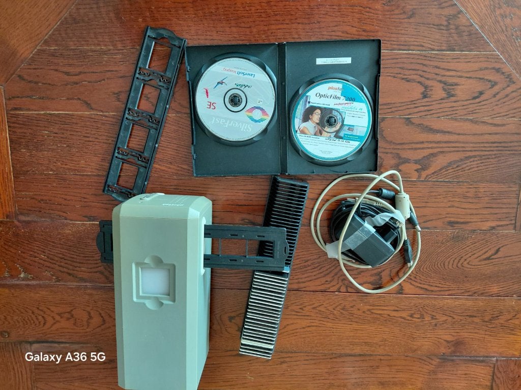 Plustek OpticFilm 7200 Filmscanner met accessoires, Computers en Software, Ophalen, Diascanner, Plustek, Zo goed als nieuw