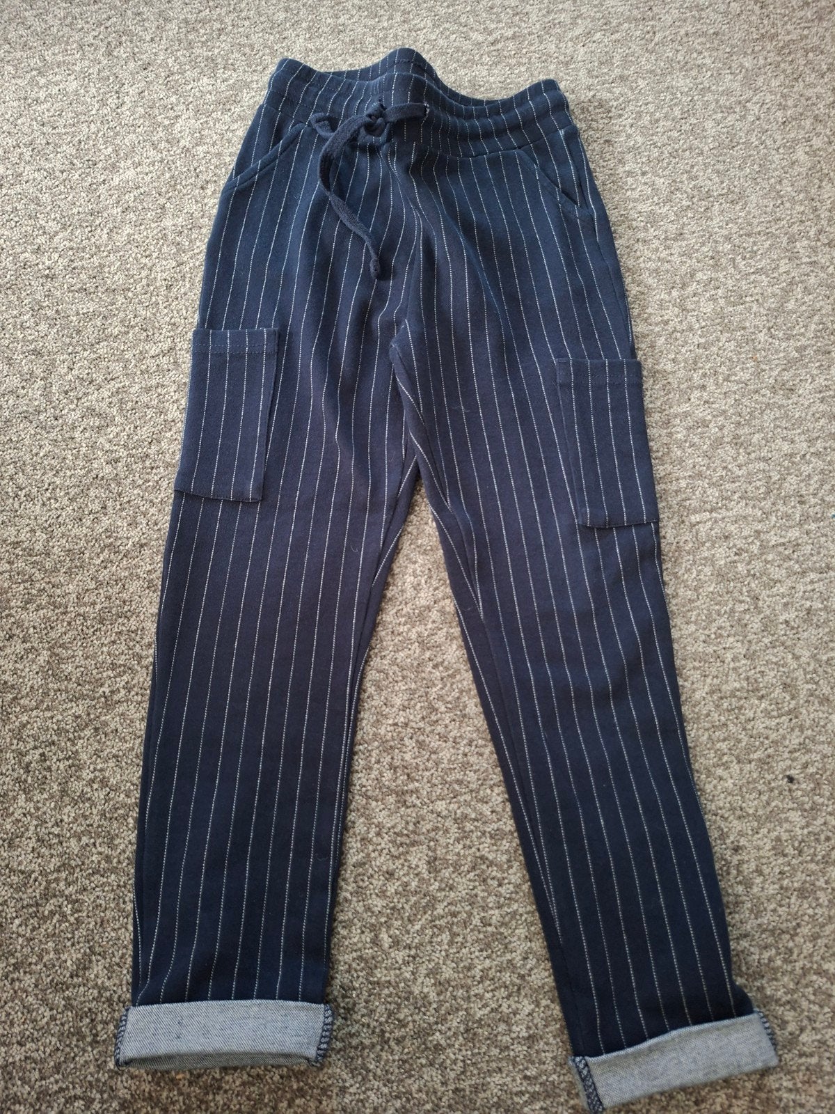 Nette gestreepte broek KIDS maat 110/116, Kinderen en Baby's, Broek, Europe Kids, Ophalen of Verzenden, Zo goed als nieuw