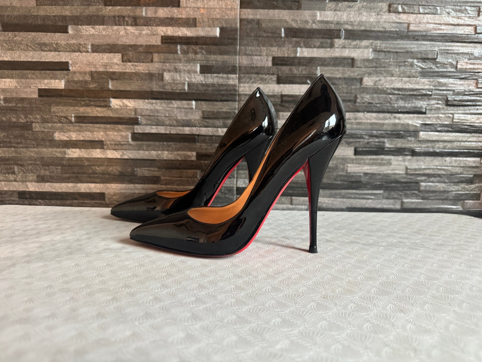 Christian Louboutin Zwarte Lakleren Pumps Maat 41.5, Pumps, Zwart, Ophalen of Verzenden, Gedragen