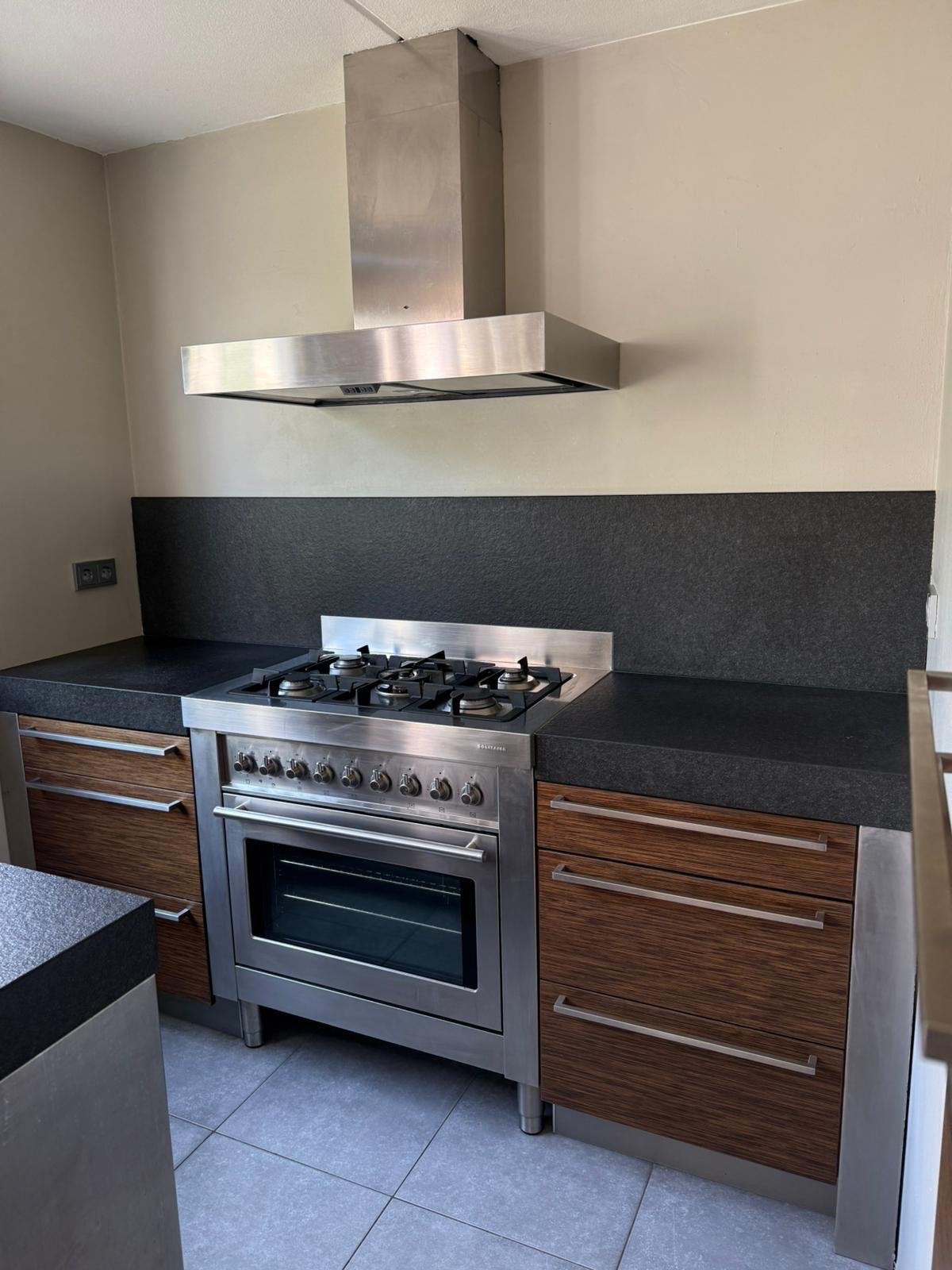 Complete Keuken met Eiland en Inbouwapparatuur, Ophalen, Gebruikt, Overige kleuren, Met kookeiland