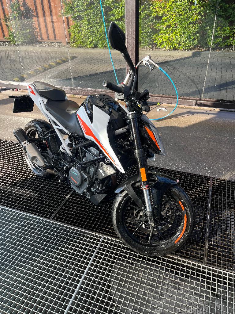 KTM 390 Duke – 2022 – slechts 1.830 km – zo goed als nieuw, 390 cc, LED Verlichting, Gebruikt, Particulier