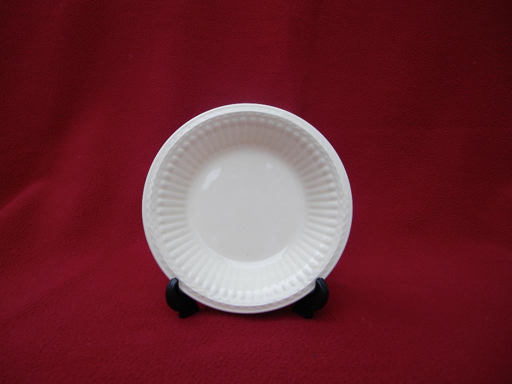 Wedgwood EDME  Puntgave compote schaaltjes Ø 13 cm, Huis en Inrichting, Keuken | Servies, Zo goed als nieuw, Schaal of Schalen