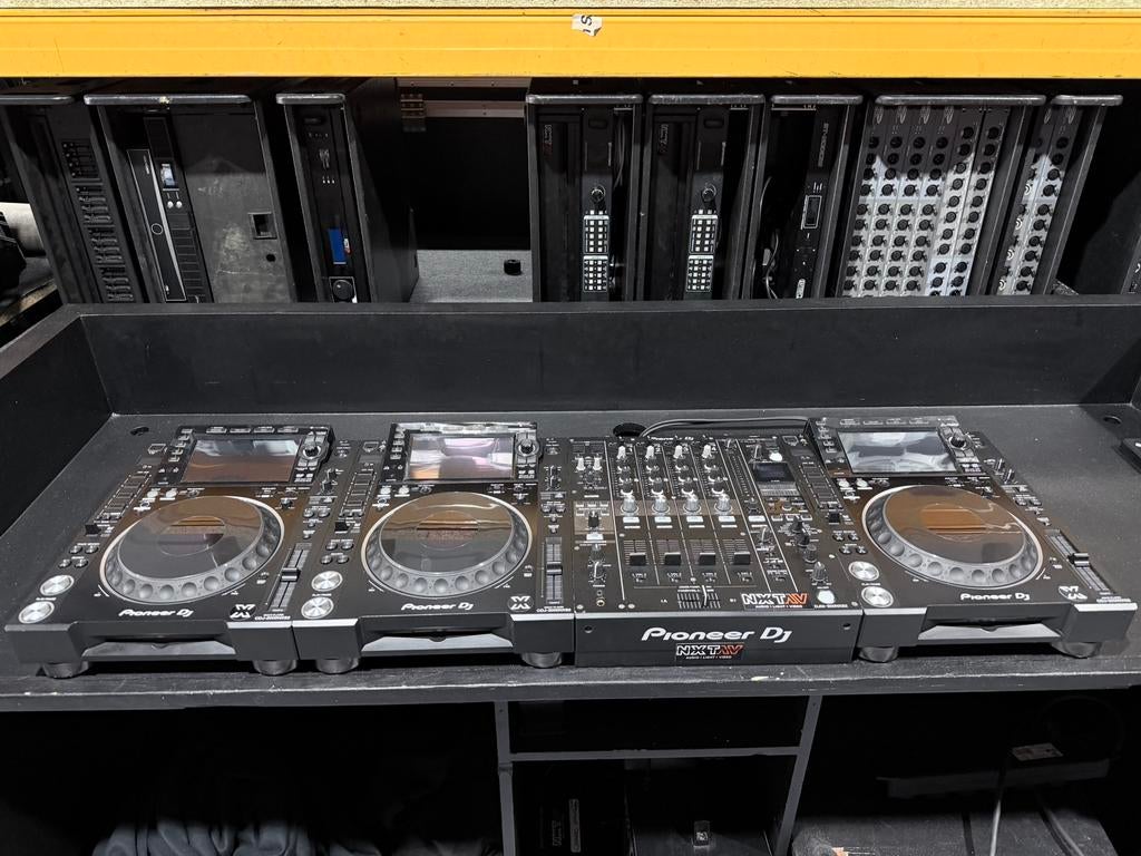 3x Pioneer CDJ-2000NXS2 + DJM-900NXS2 incl. Flightcases, Ophalen of Verzenden, Zo goed als nieuw, Minder dan 5 kanalen