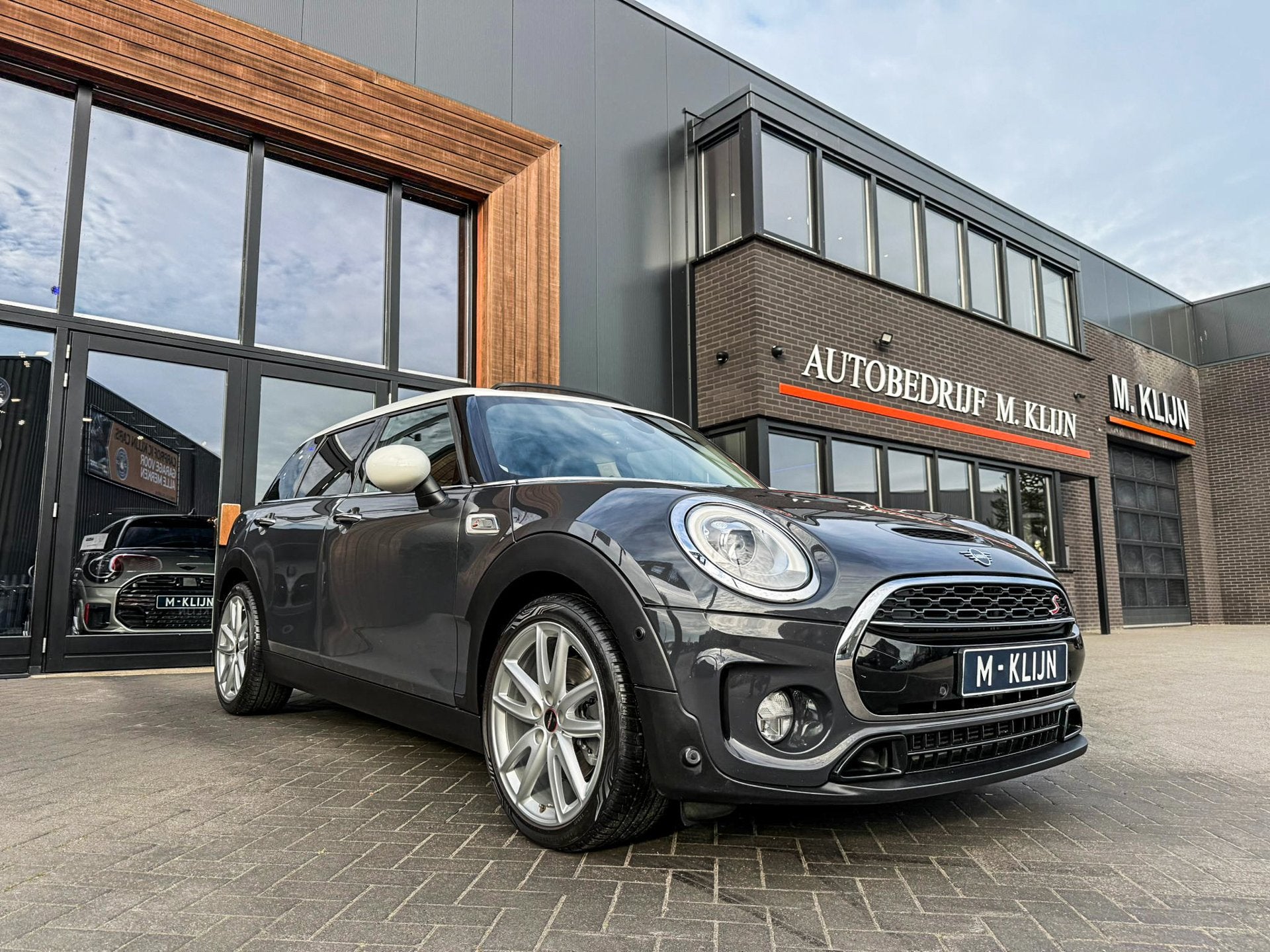 MINI Clubman 2.0 Cooper S aut 192pk/Pano/Leer/Navi/Hk/18"Jcw, Auto's, Automatische klimaatregeling, Gebruikt, Met garantie (alle)