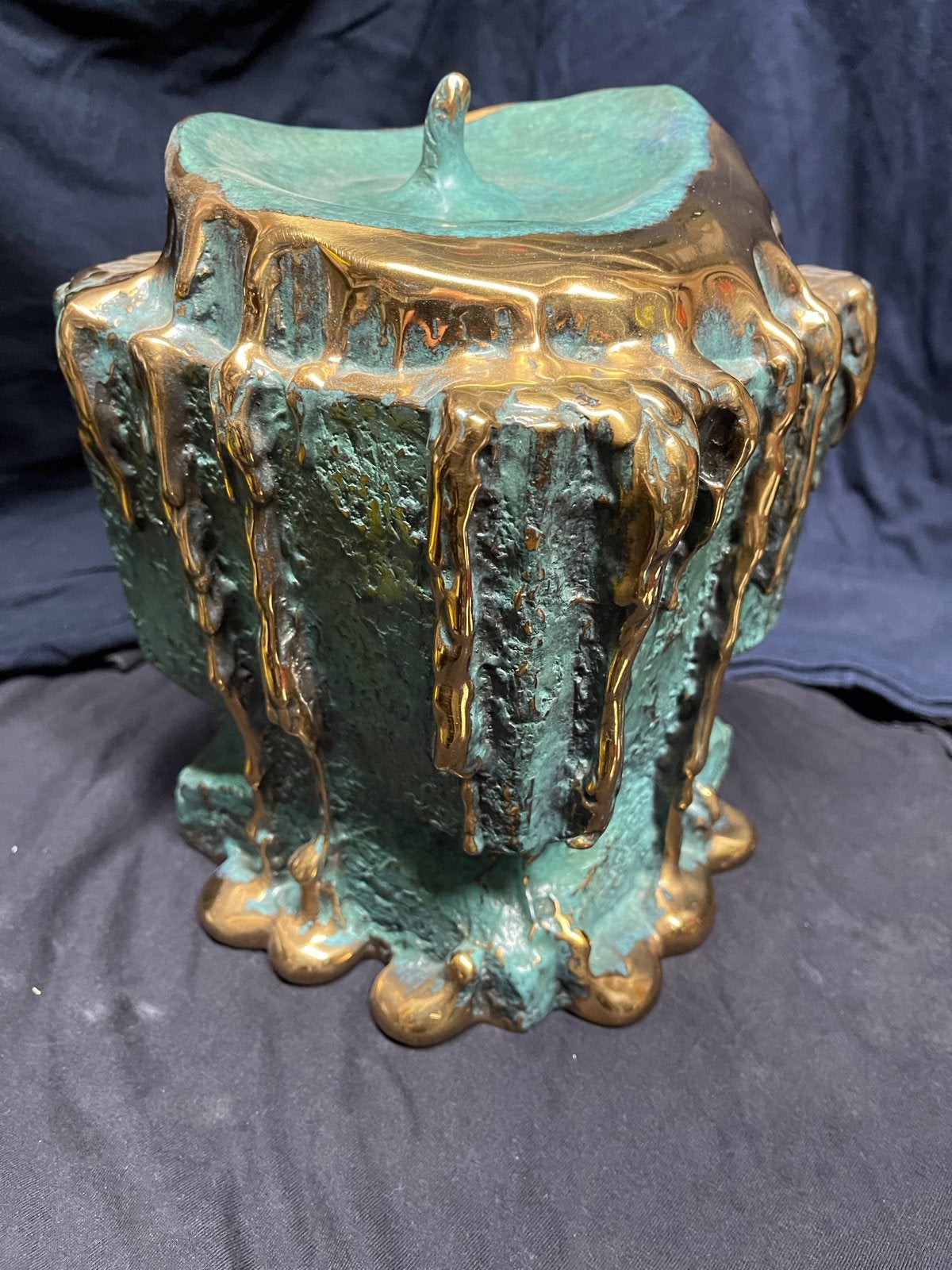 Abstracte bronzen urn sculptuur met goudkleurige accenten, Ophalen, 20 - 50 cm, Beeld, Abstract