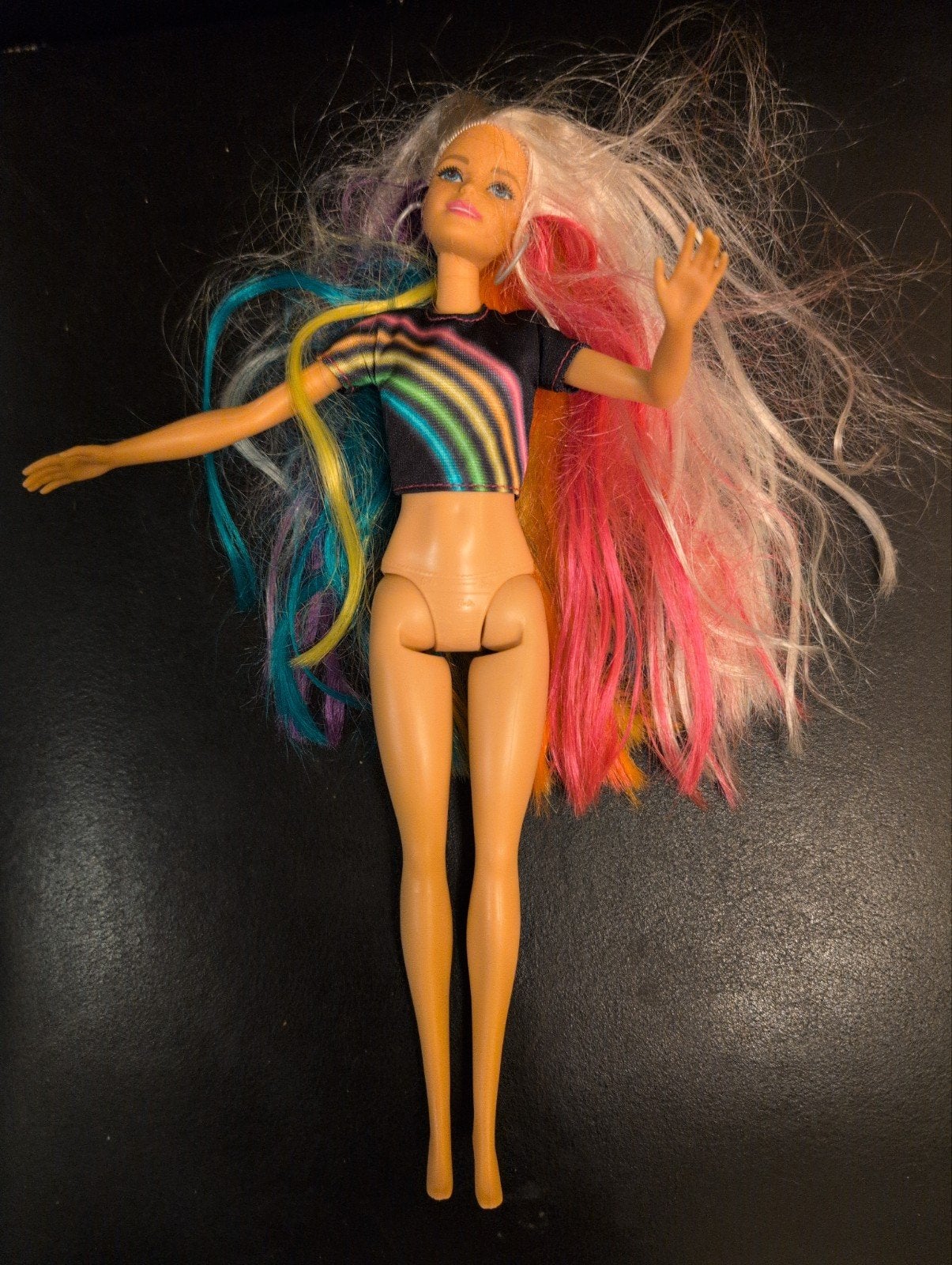 Barbie pop met regenbooghaar en topje, Ophalen of Verzenden, Gebruikt, Barbie