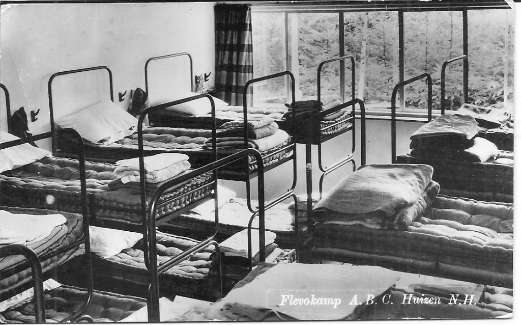 Ansichtkaart Slaapzaal Flevo-Oord A.B.C. Huizen N.H. 1958, Ophalen of Verzenden, 1940 tot 1960, Gelopen, Noord-Holland