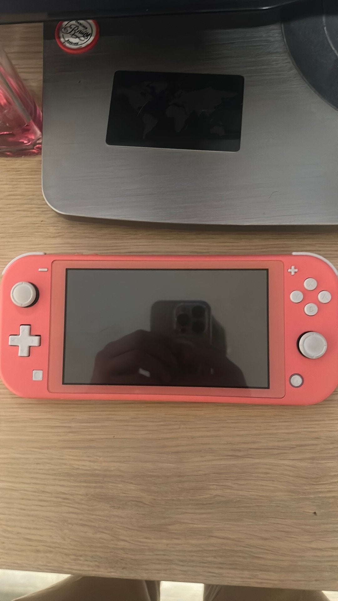 Nintendo Switch Lite Coral met Charizard beschermhoes, Spelcomputers en Games, Spelcomputers | Nintendo Switch Lite, Ophalen, Roze of Coral