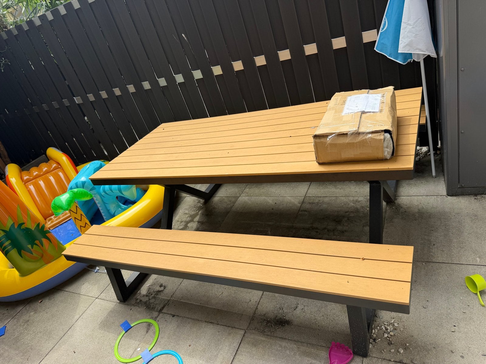 Stevige picknicktafel met bankjes voor buiten, Ophalen, Gebruikt, Rechthoekig, Overige materialen