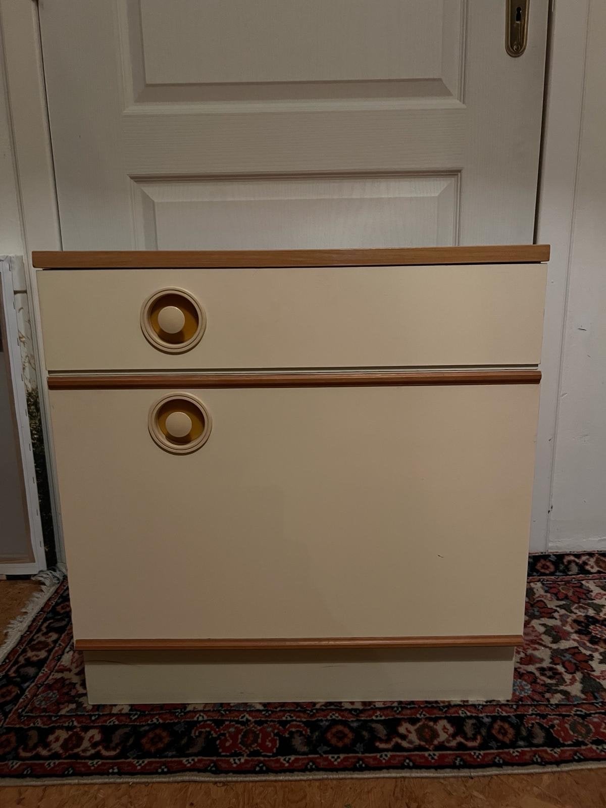 Vintage/retro nachtkastje crème met houtlook details, Ophalen, Gebruikt, 55 tot 70 cm, 45 tot 65 cm