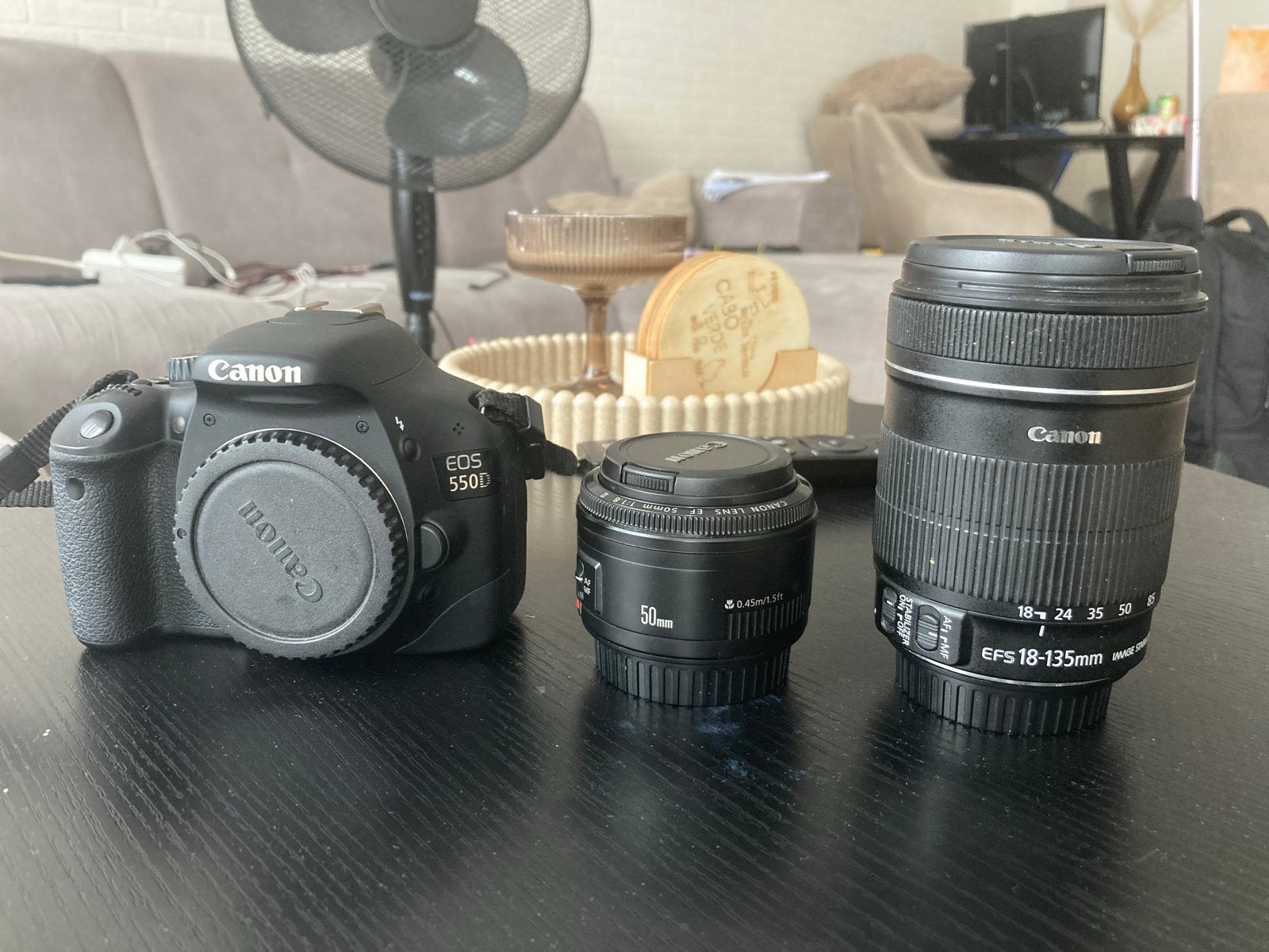 Canon EOS 550D + 18-135mm & 50mm f/1.8, Audio, Tv en Foto, Fotocamera's Digitaal, Ingebouwde flitser, Gebruikt, Spiegelreflex