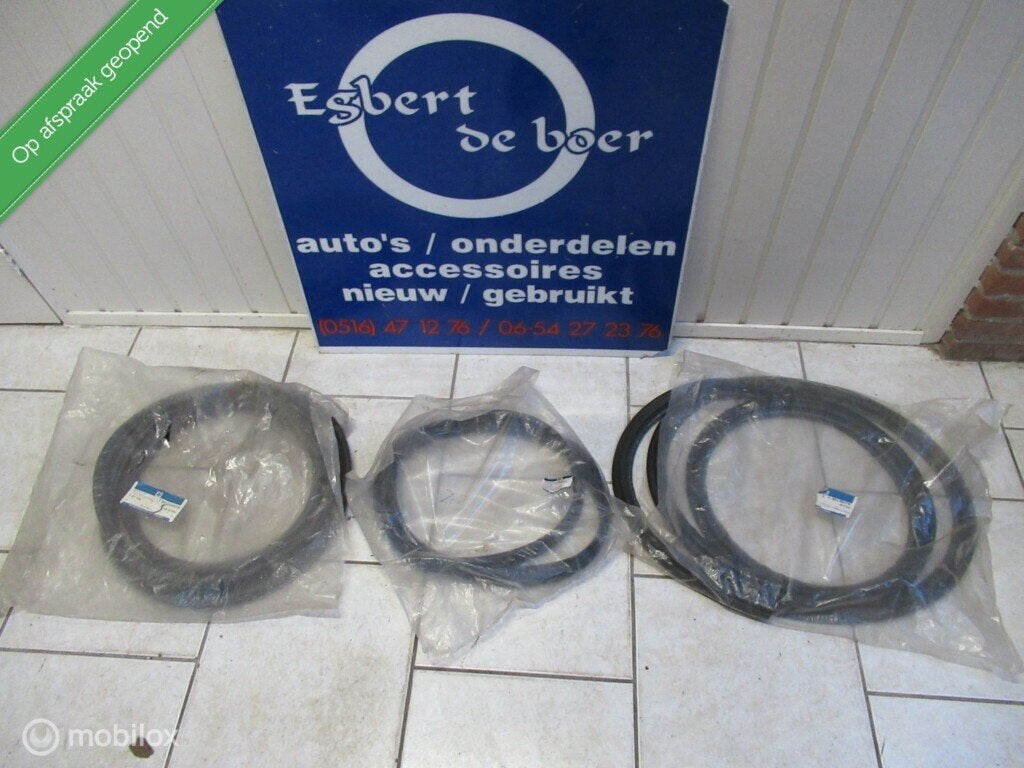Achterkleprubber zijraamrubber deurrubber Corsa A Kadett E, Gebruikt, Opel, Ophalen of Verzenden, Opel