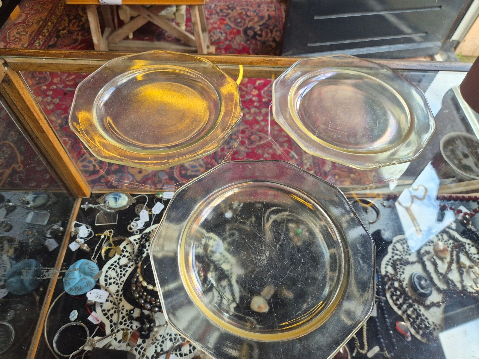 drie geperste schotels K.P.C. de Bazel Leerdam, Antiek en Kunst, Antiek | Glas en Kristal, Ophalen of Verzenden