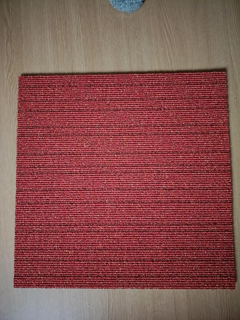 4 tapijttegels nieuw, Ophalen, Nieuw, Minder dan 10 m², Rood