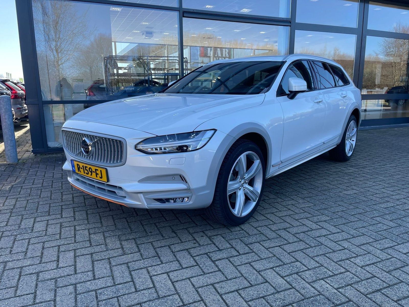 Volvo V90 Cross Country T5 250pk Geartronic AWD 2018 Wit, Auto's, Automaat, V90, 4 cilinders, 1969 cc