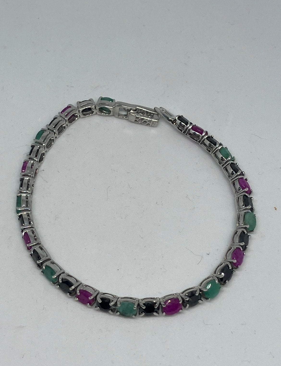 Zilveren Armband met Smaragd, Robijn en Saffier - Nieuw, Zilver en edelstenen, Info@zilver.com, Nieuw, Ophalen of Verzenden