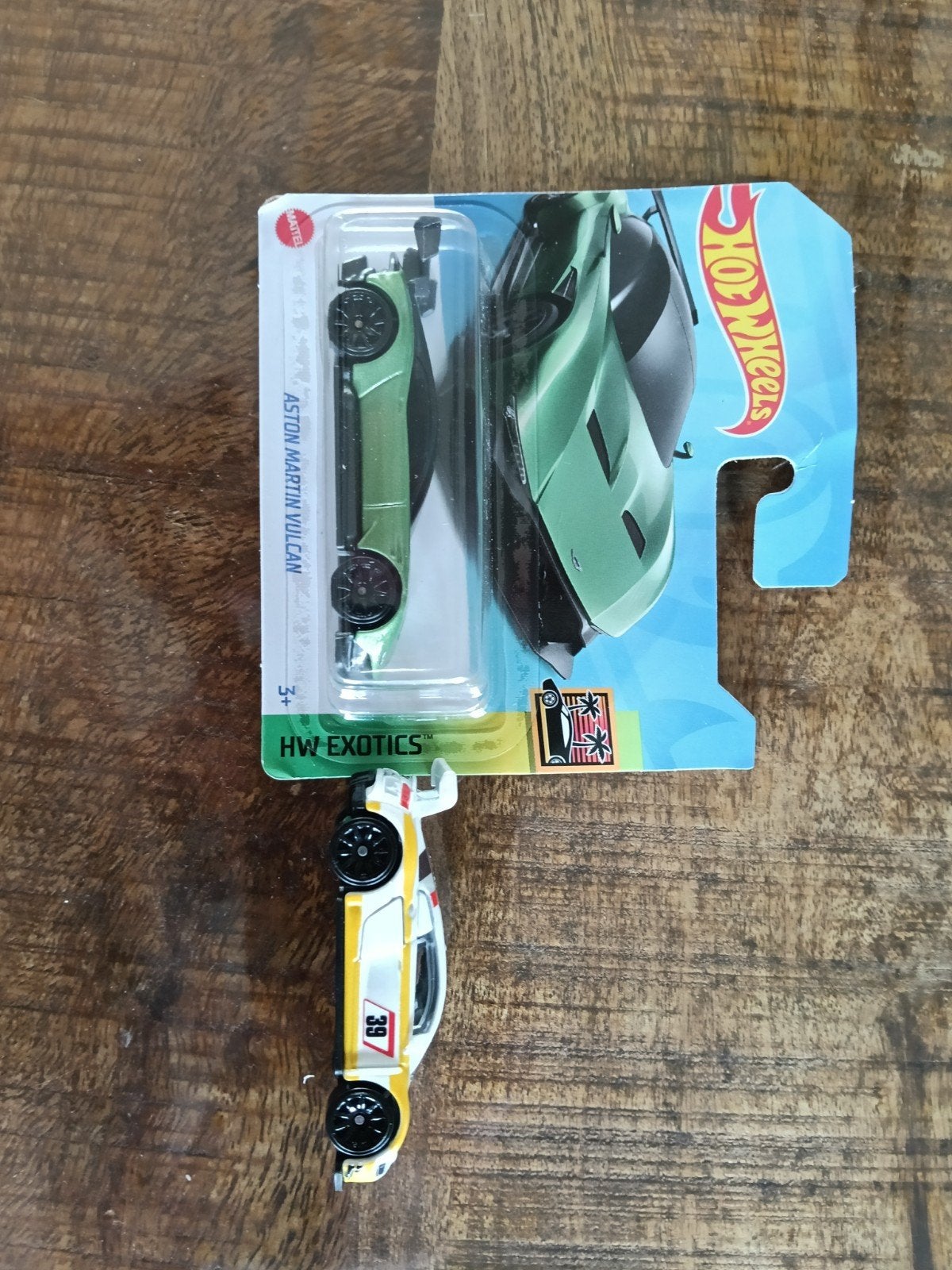 2 Hot Wheell Auto's - Aston Martin Vulcane,Audi R8 LMn, Ophalen of Verzenden, Auto, Overige merken