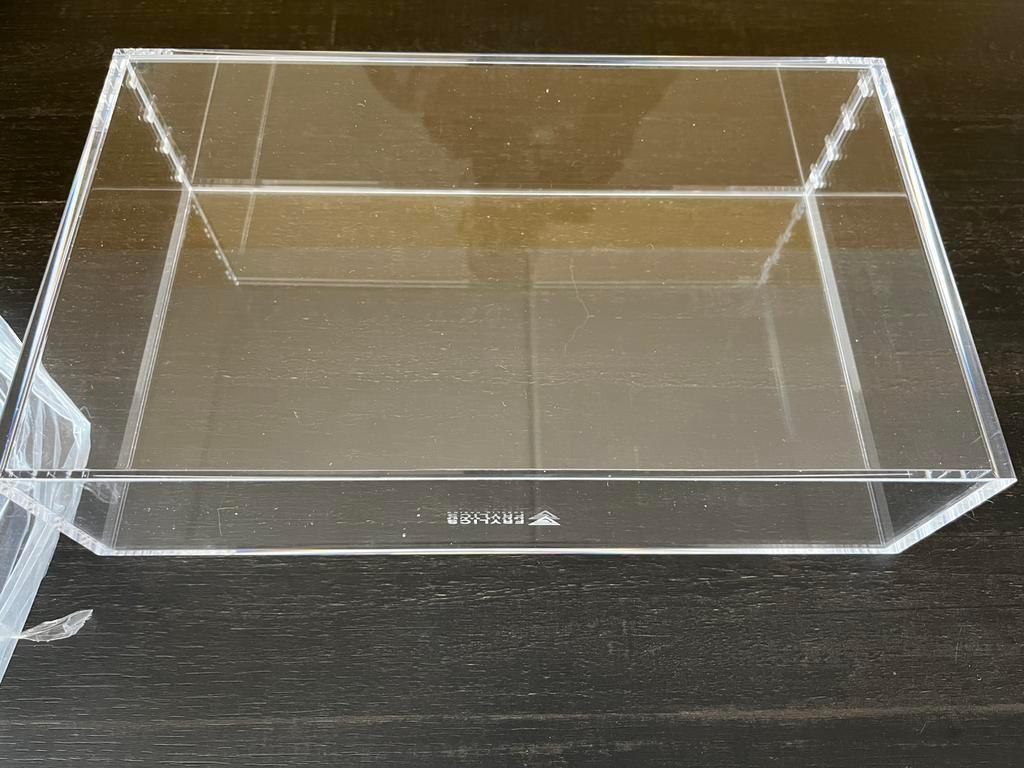 Frylics acryl case voor Mega Charizard X UPC, Ophalen of Verzenden, Zo goed als nieuw, Rechthoekig