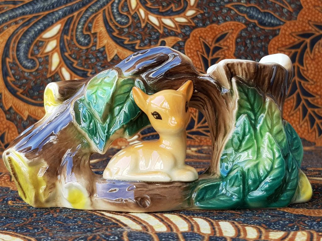 Mooi oud Hornsea vaasje uit Engeland met hert en boom 15 cm., Ophalen of Verzenden