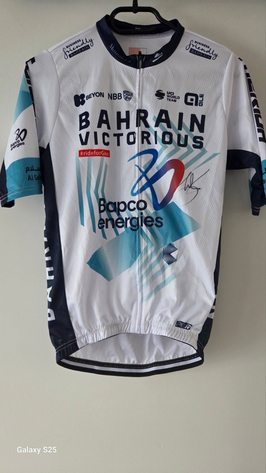Bahrain wielershirt originele handtekening Matej Mohoric, Ophalen of Verzenden, Zo goed als nieuw