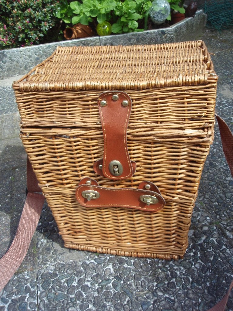 Picknickmand compleet met inhoud, Ophalen, Zo goed als nieuw