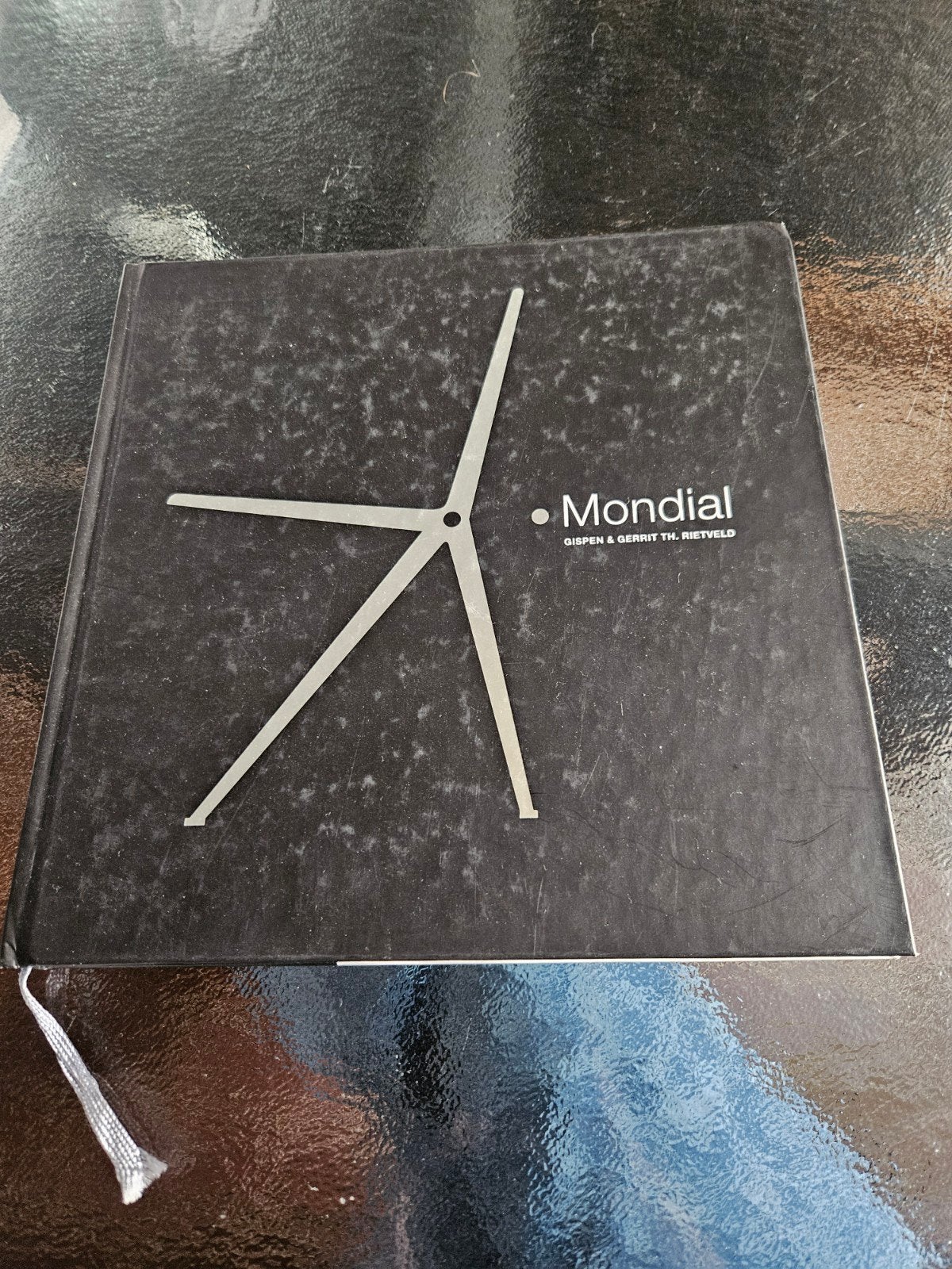 Boek Gispen Kantoorinrichting - Mondial, Boeken, Kunst en Cultuur | Fotografie en Design, Zo goed als nieuw, Overige onderwerpen