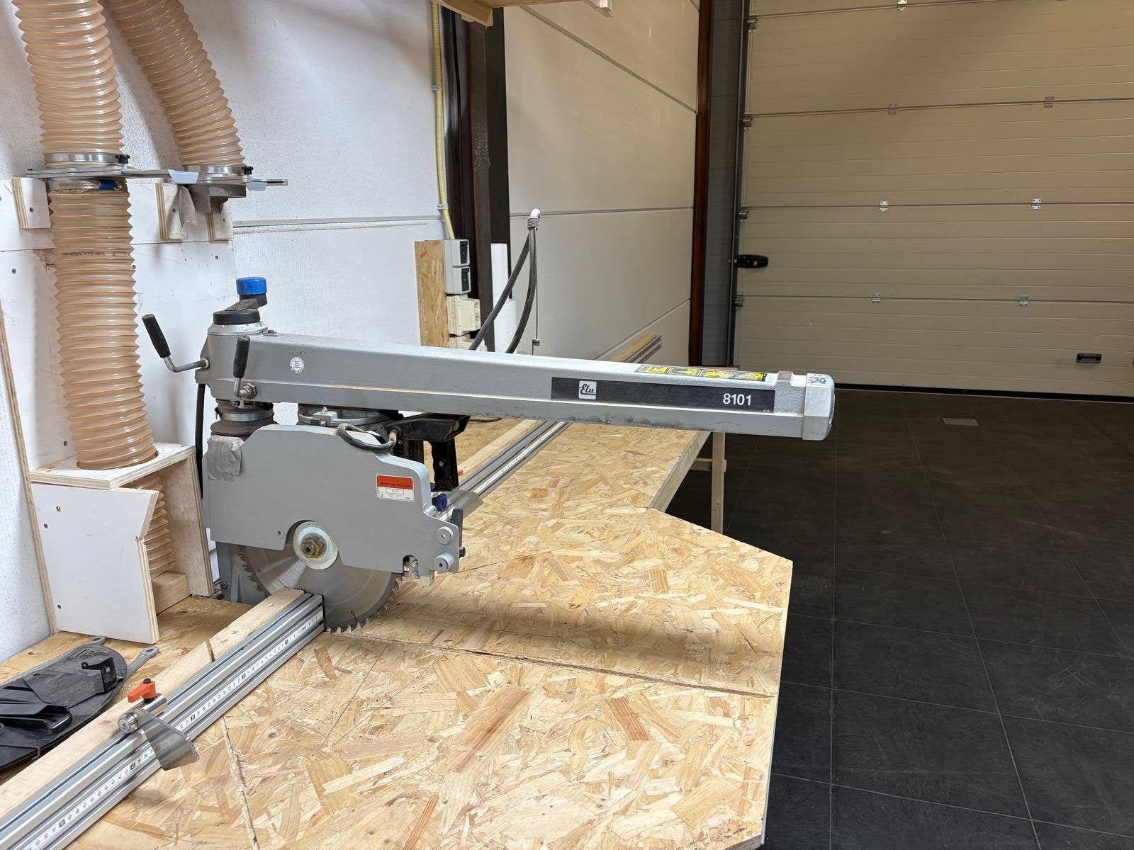 Industriële afkortzaag Elu 8101 met toebehoren en stofzuiger, Ophalen, Gebruikt, 70 mm of meer, Afkortzaag