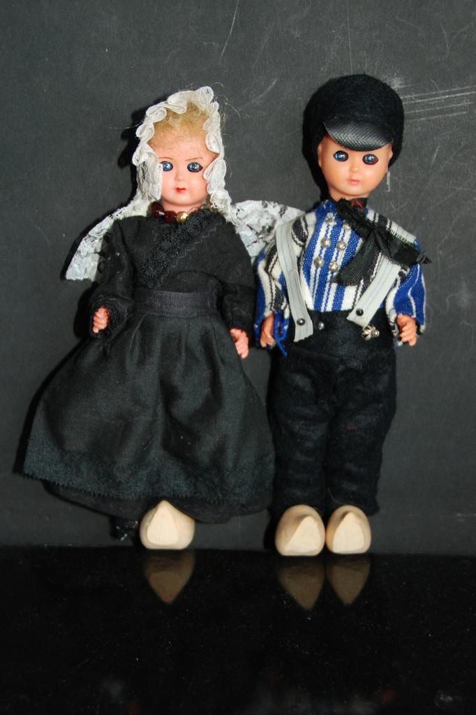 Twee Hollandse Klederdracht poppen, Verzamelen, Poppen, Verzenden, Gebruikt, Pop