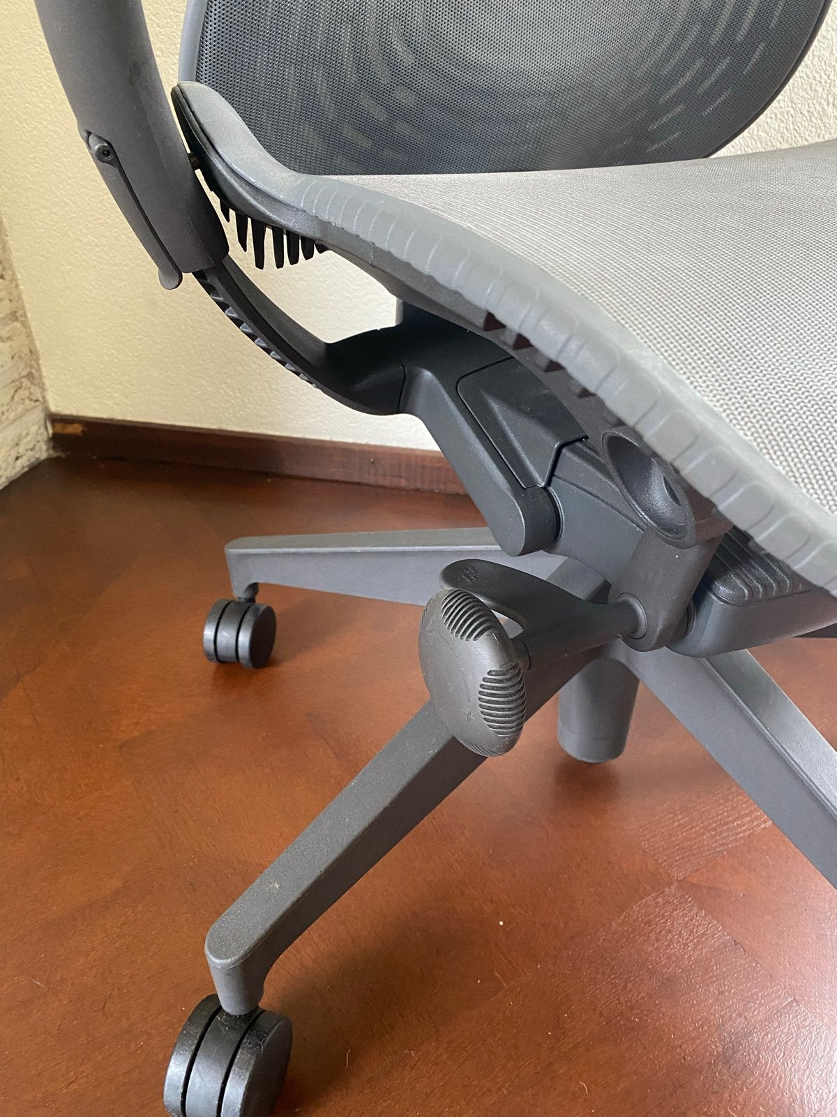 Foto 7 van Herman Miller Aeron Classic Graphite ergonomische bureaustoe