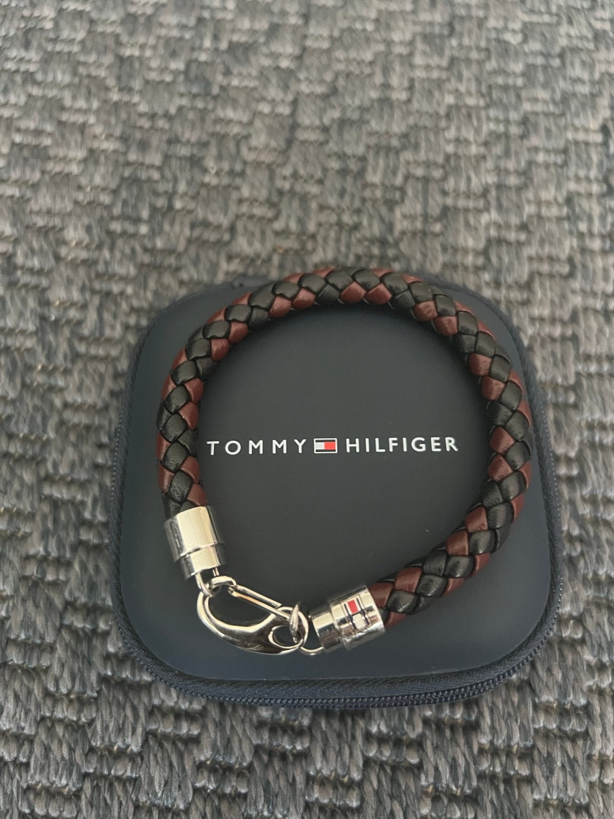 Tommy Hilfiger Armband - Leer en Staal, Sieraden, Tassen en Uiterlijk, Ophalen of Verzenden, Zo goed als nieuw, Bruin, Leer