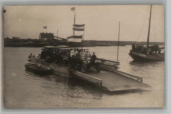 Tholen FOTOKAART Veerboot+vissersboot TH 92 (1924) zie info
