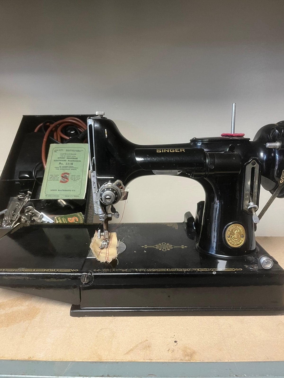 TE KOOP: Singer naaimachine No. 221K, Ophalen of Verzenden, Zo goed als nieuw, Naaimachine, Singer