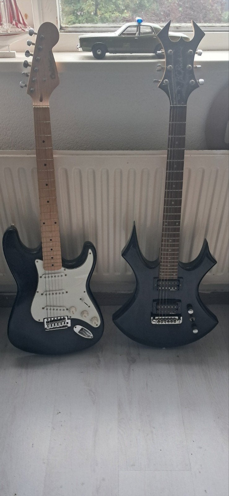 te koop 2 goede elektrische gitaren, Muziek en Instrumenten, Ophalen, Zo goed als nieuw, Solid body, Overige merken