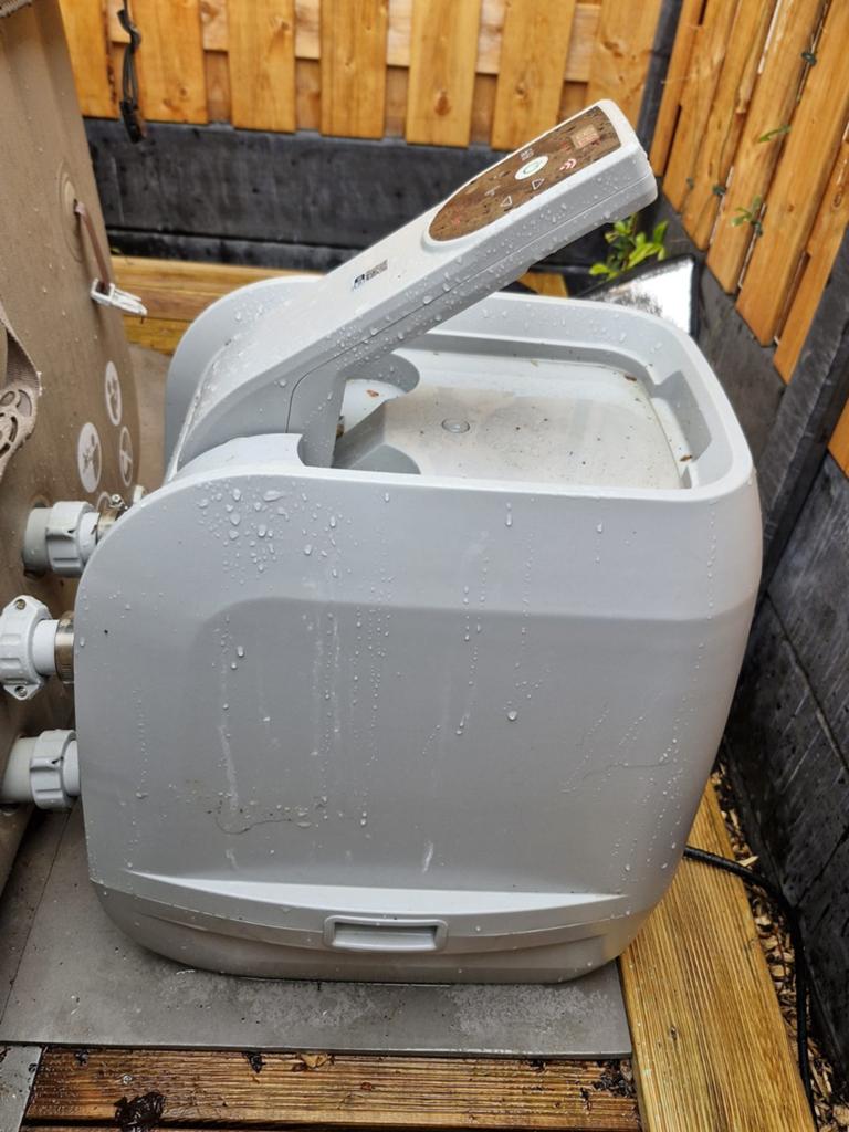 Pomp voor lay-z bad met wifi en cover voor de pomp., Ophalen, Gebruikt, Pomp