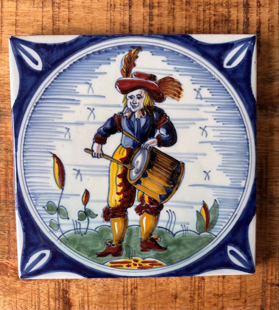 Harlingen Holland Wandtegel met Tamboerijnspeler, Ophalen of Verzenden