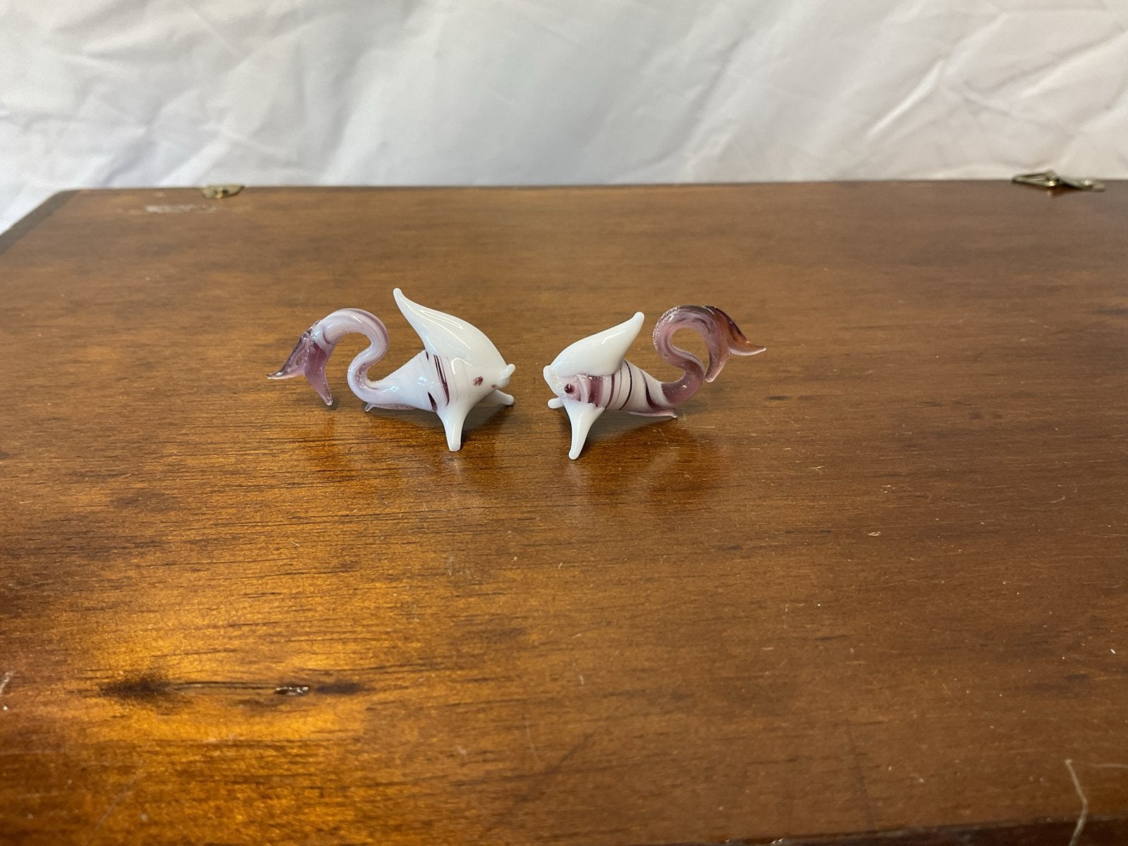 Twee glazen vissen beeldjes, Antiek en Kunst, Ophalen of Verzenden