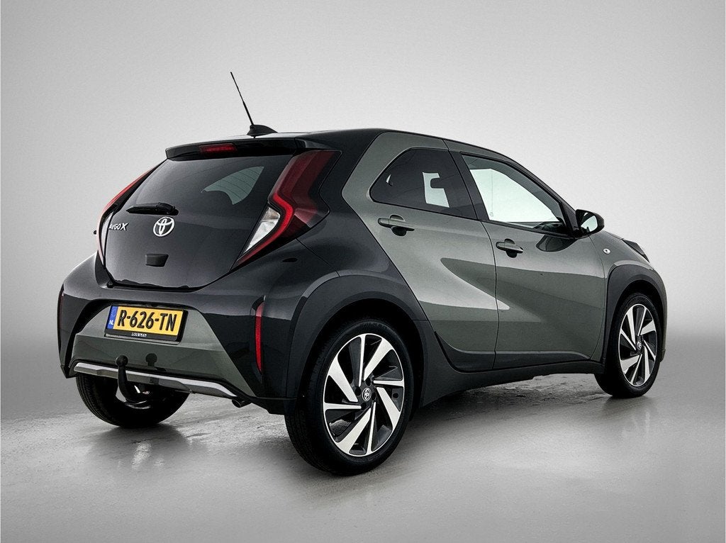 Toyota Aygo X 1.0 VVT-i S-CVT Envy | JBL | Dealeronderhouden, Auto's, Toyota, 12 maanden, Gebruikt, 4 stoelen, Leder en Stof