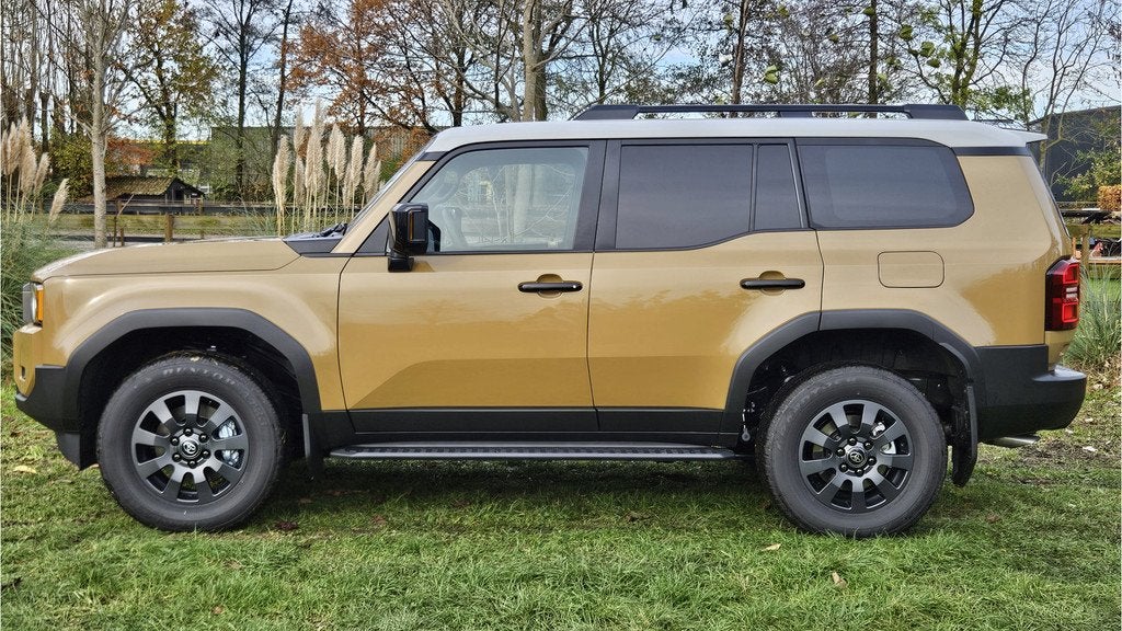 Toyota Land Cruiser 250 2.8 D-4D First Edition Grijs Kenteke, Auto's, Toyota, Automatische klimaatregeling, 4 cilinders, Bedrijf