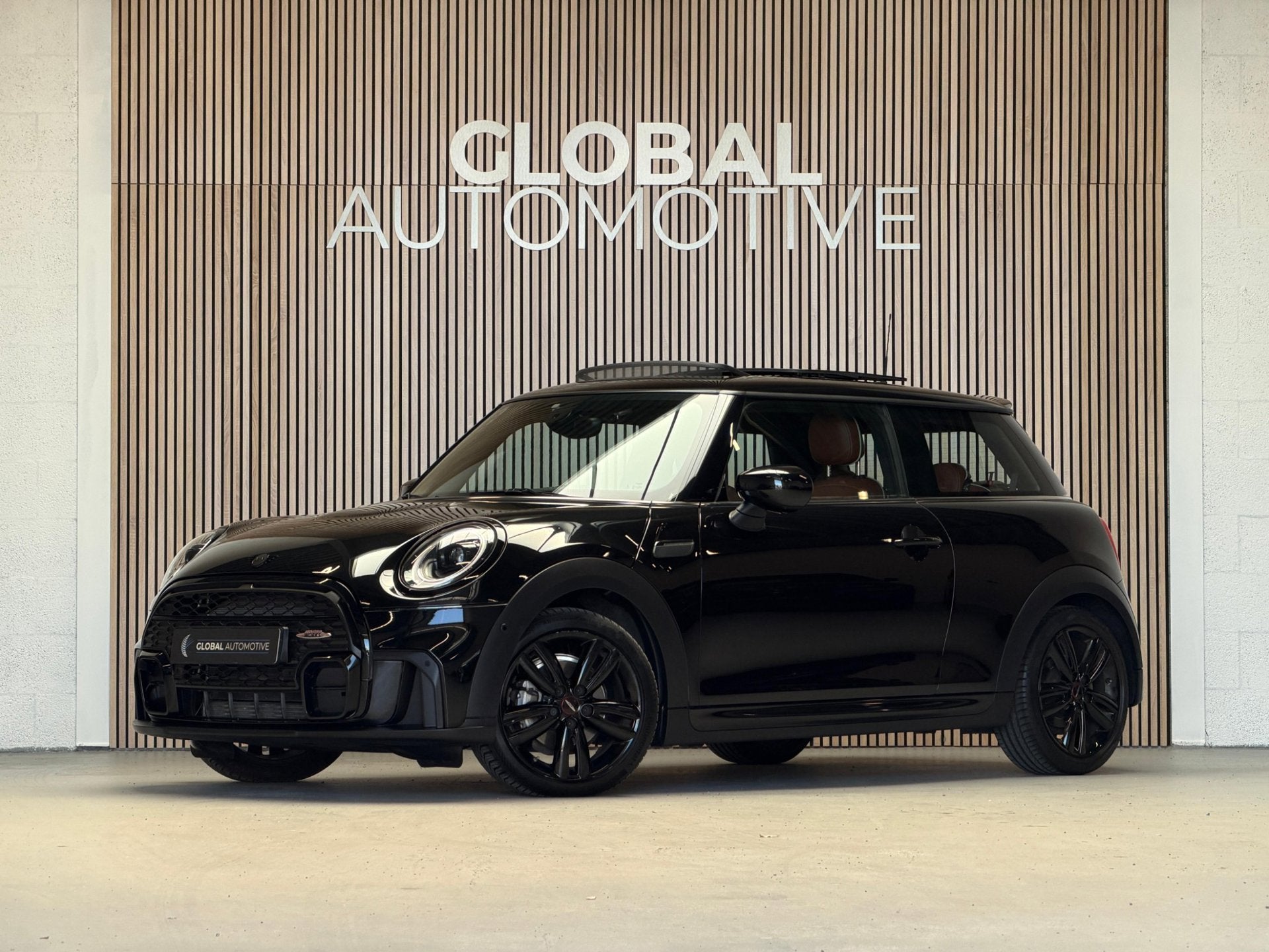 Mini Mini 1.5 Cooper John Cooper Works - PANO - LEDER, 136 pk, Gebruikt, 4 stoelen, Zwart