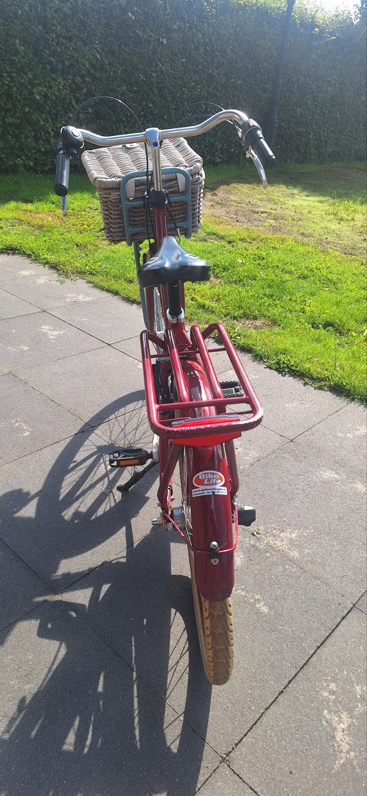 Rode meisjesfiets met mandje en versnellingen, Ophalen, Terugtraprem, Batavus, Handrem